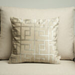 Coussin grège sérigraphié - Motif gris