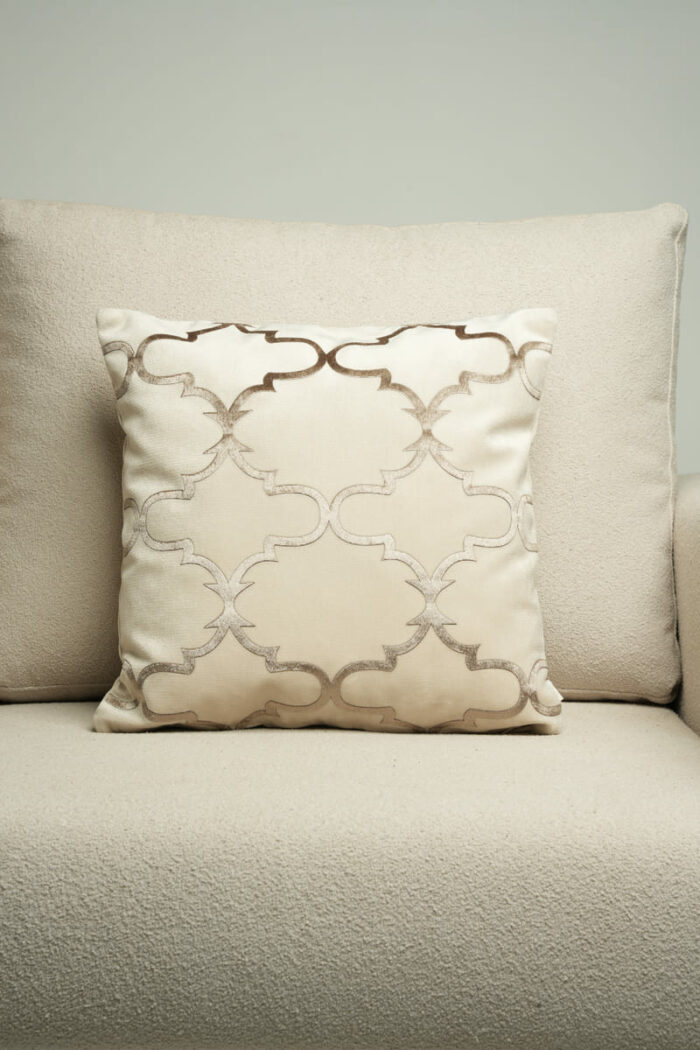 Coussin grège clair sérigraphié - Motif Bronze – Image 1
