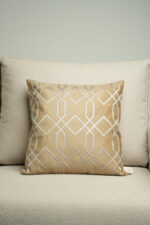 Coussin marron sérigraphié - Motif gris moucheté