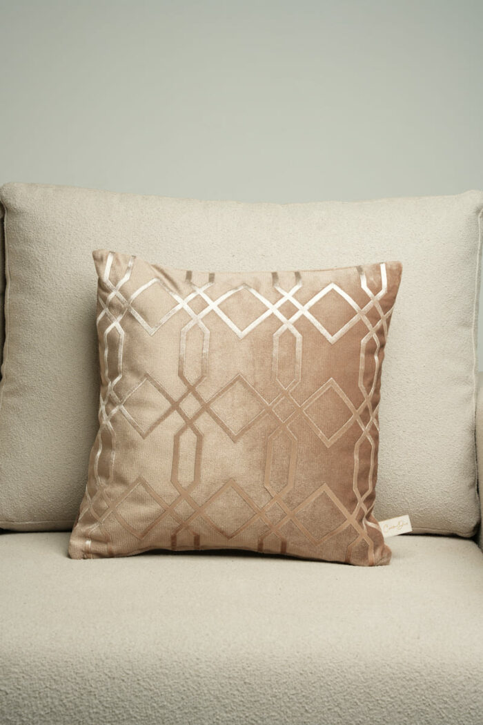 Coussin marron sérigraphié - Motif beige rosé – Image 1