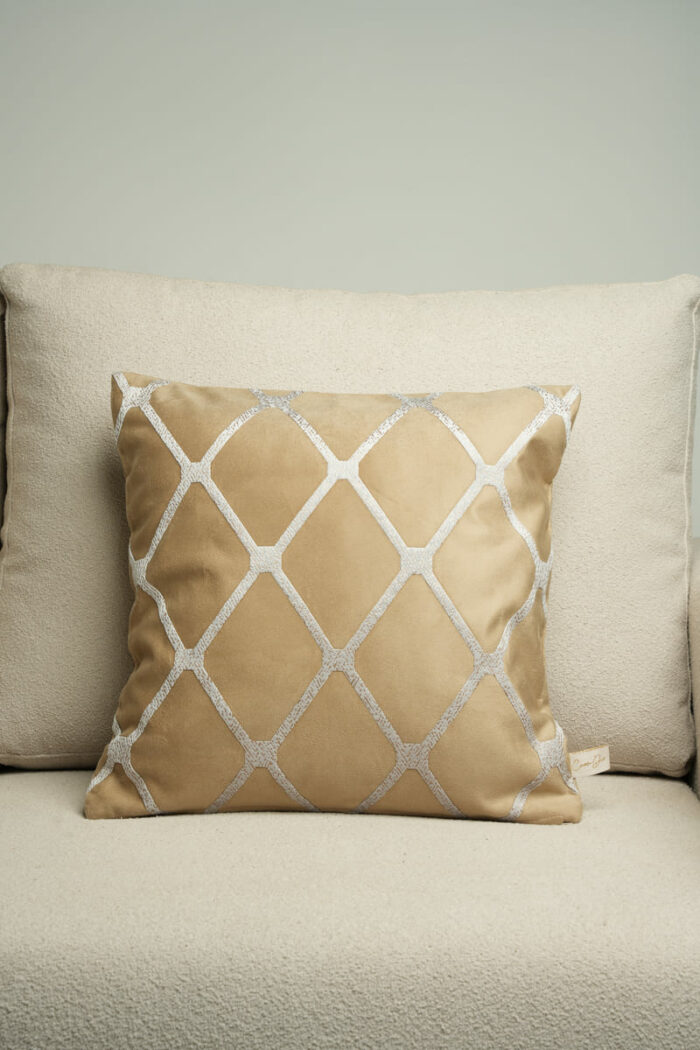 Coussin marron sérigraphié - Motif gris moucheté – Image 1