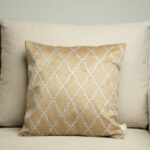 Coussin marron clair sérigraphié - Motif gris moucheté