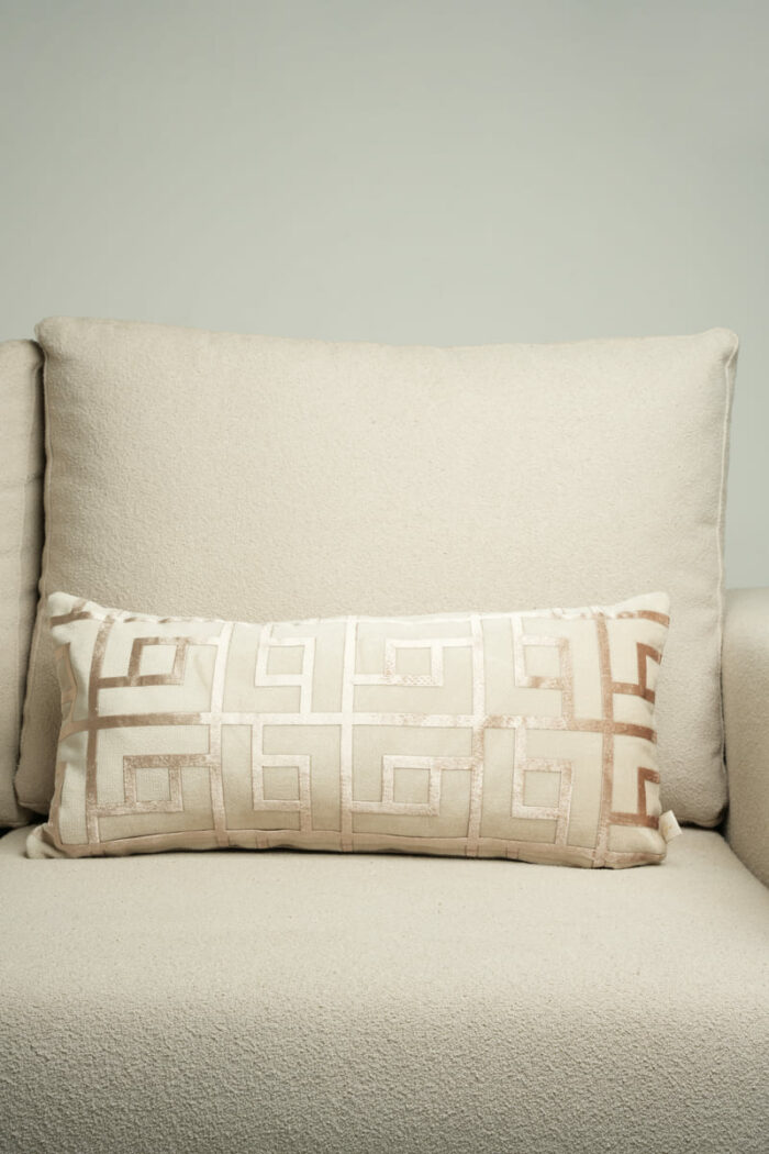 Coussin blanc cassé sérigraphié - Motif beige rosé – Image 1