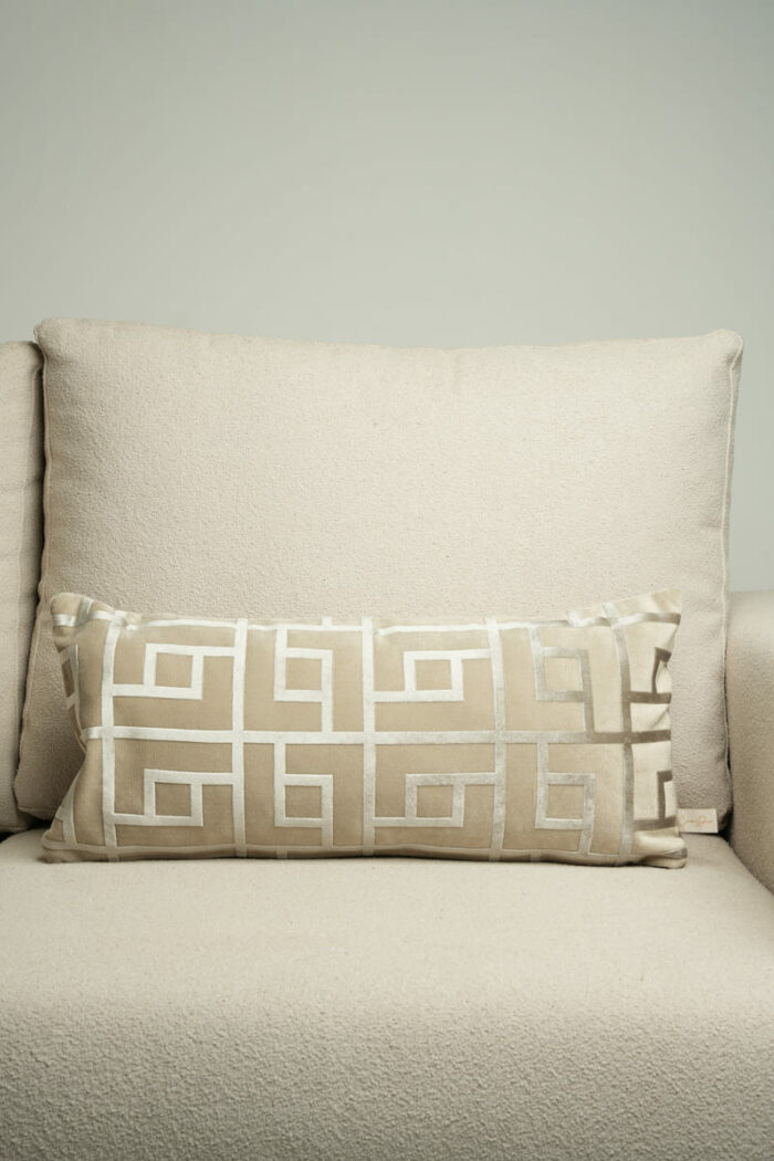 Coussin grège clair sérigraphié - Motif gris – Image 1