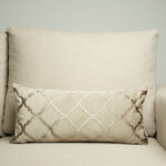 Coussin grège sérigraphié - Motif bronze
