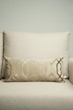 Coussin grège clair sérigraphié - Motif bronze