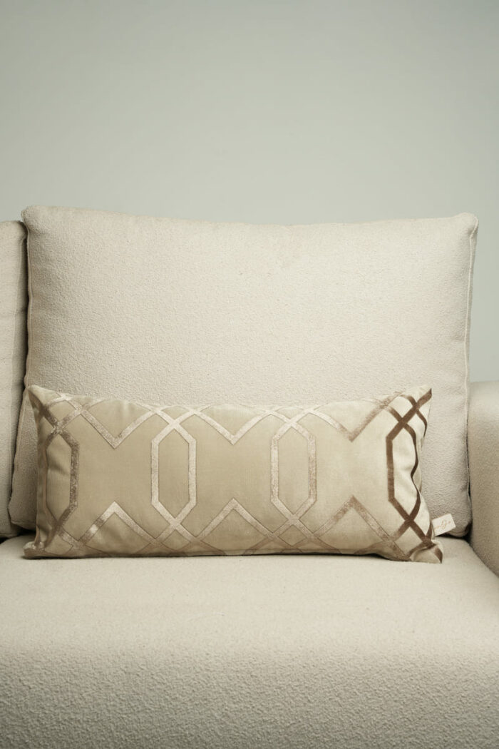 Coussin grège clair sérigraphié - Motif bronze – Image 1