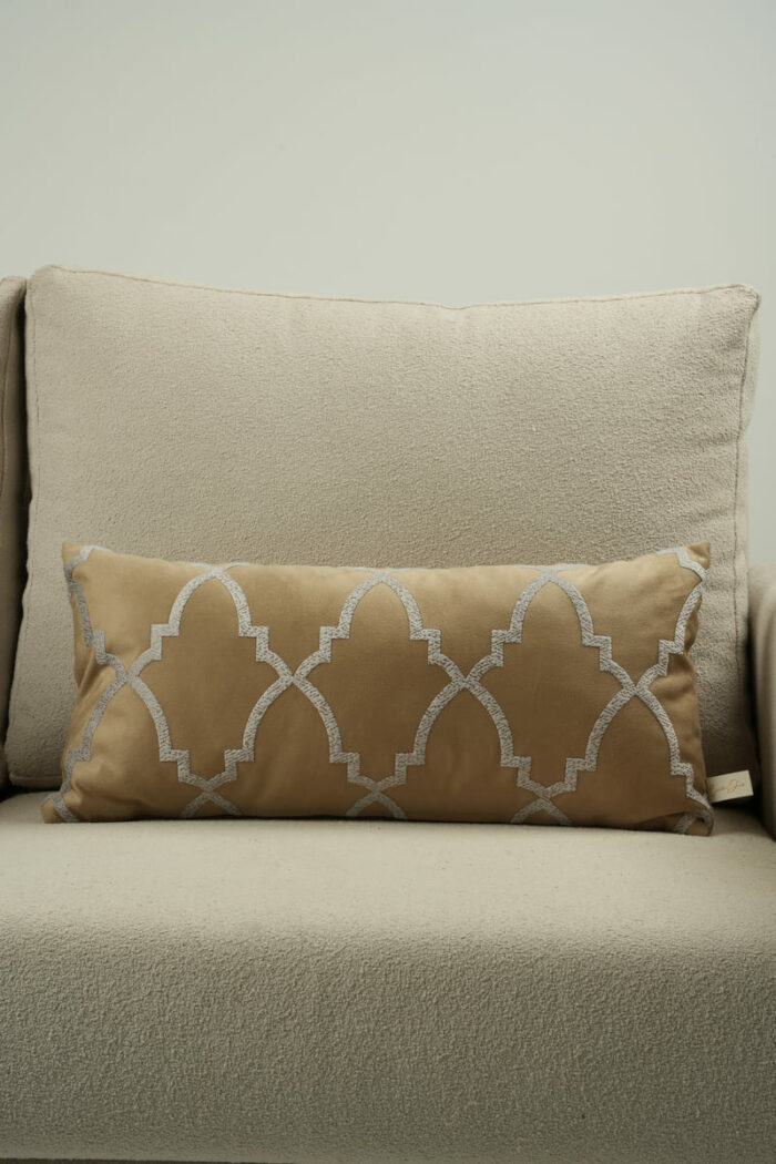Coussin marron sérigraphié - Motif gris moucheté – Image 1