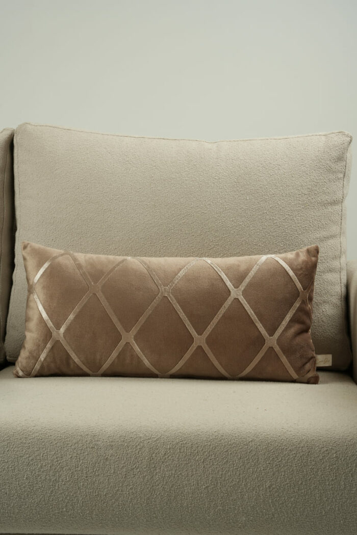 Coussin marron sérigraphié - Motif beige rosé – Image 1