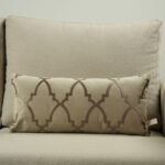 Coussin grège sérigraphié - Motif bronze