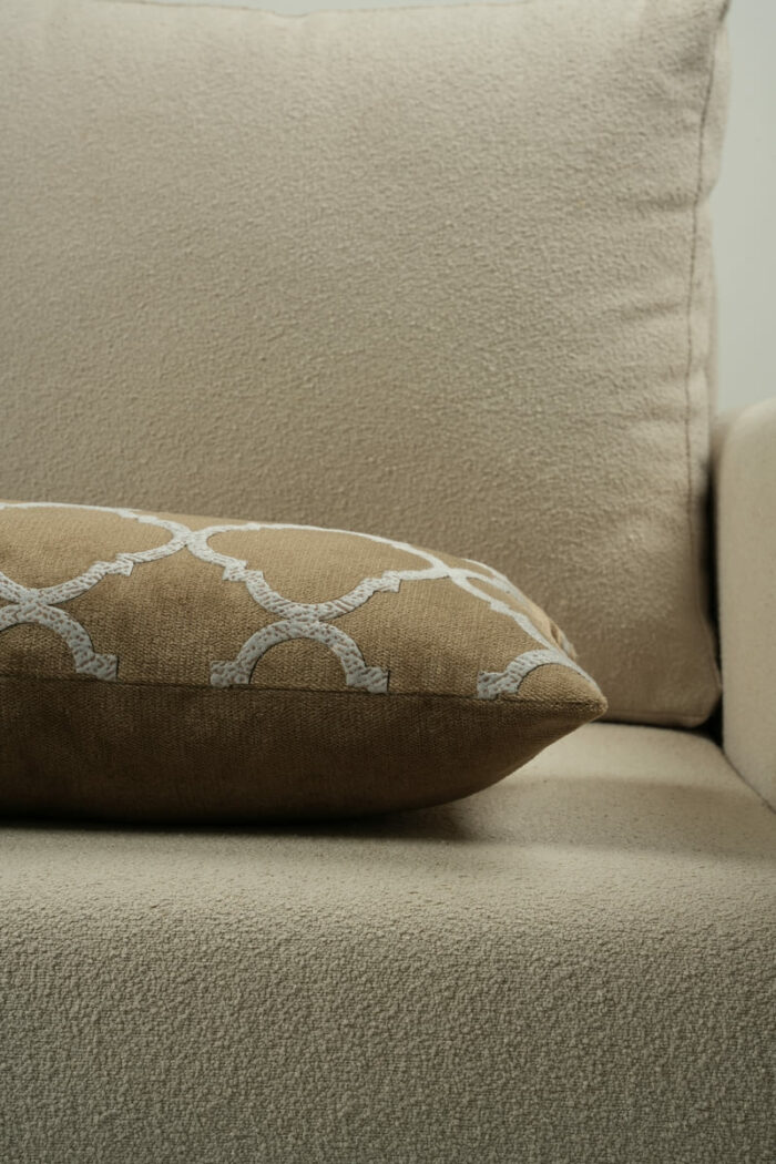 Coussin marron sérigraphié - Motif gris moucheté – Image 2