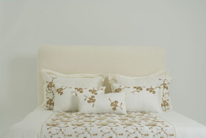 Pack housse de couette brodée - Blanc cassé et doré – Image 3