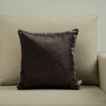 Coussin brillant violet foncé - bords rose clair