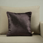 Coussin brillant violet foncé - bords rose