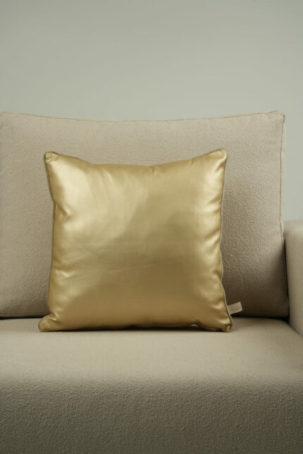 Coussin cuir vegan doré - bords beiges