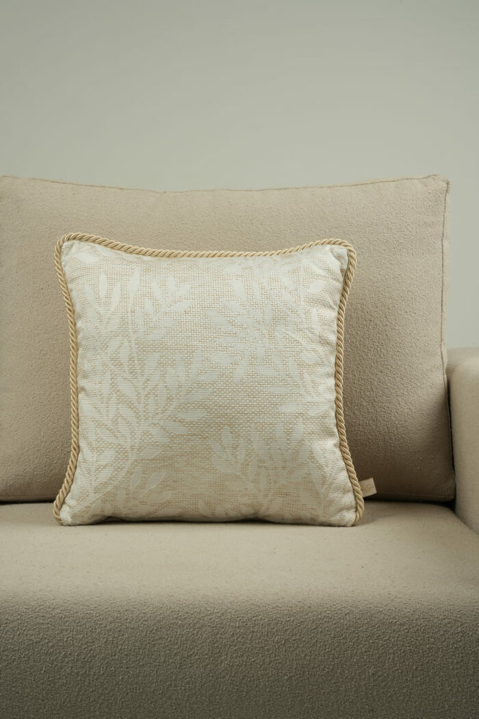 Coussin beige clair motif feuilles - Bords beiges – Image 1