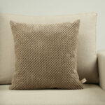 Coussin à motif tricoté grège