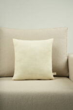 Coussin beige motif nid d'abeilles