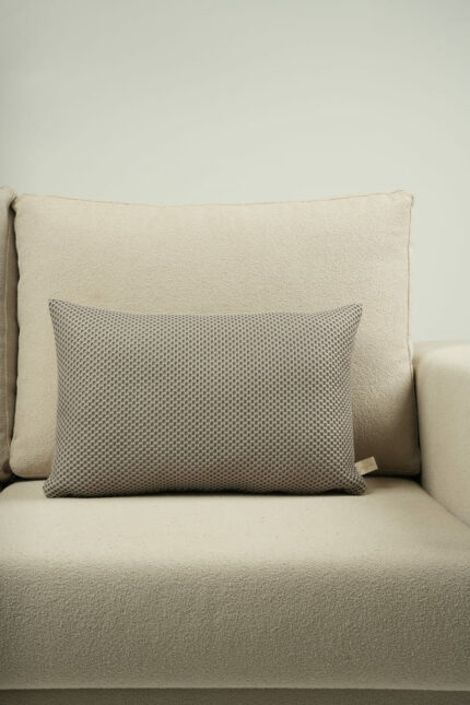 Coussin gris motif nid d'abeilles
