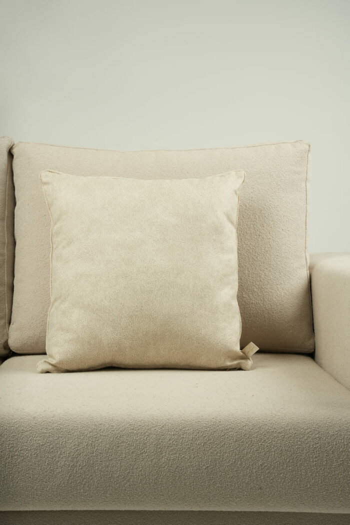 Coussin beige clair effet marbré – Image 1