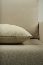 Coussin bouclette blanc cassé – Image 2