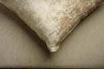 Coussin velours beige - bords dorés – Image 2