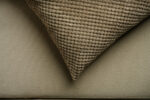 Coussin à motif tricoté grège – Image 2