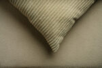 Coussin rayé grège – Image 3