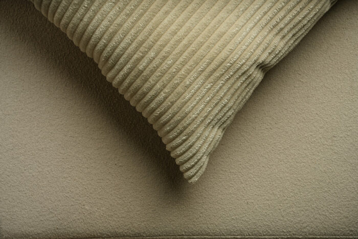 Coussin rayé grège – Image 3