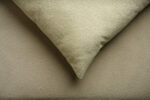 Coussin bouclette blanc cassé – Image 3