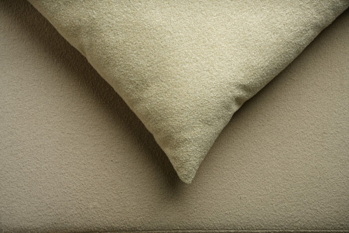 Coussin bouclette blanc cassé – Image 3
