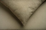 Coussin bouclette grège – Image 2