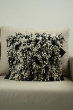 Coussin texturé noir et blanc