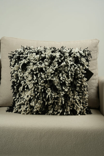 Coussin texturé noir et blanc