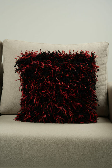 Coussin texturé rouge et noir