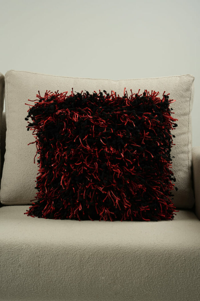 Coussin texturé rouge et noir – Image 1