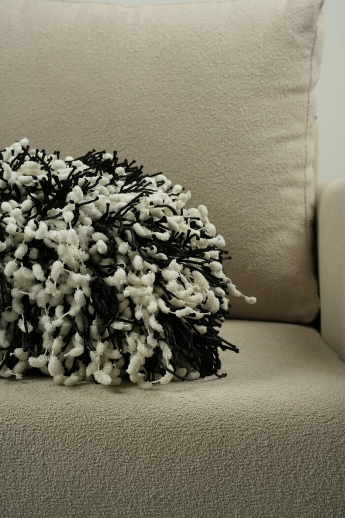 Coussin texturé noir et blanc – Image 2