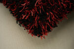 Coussin texturé rouge et noir – Image 3