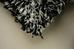 Coussin texturé noir et blanc – Image 3