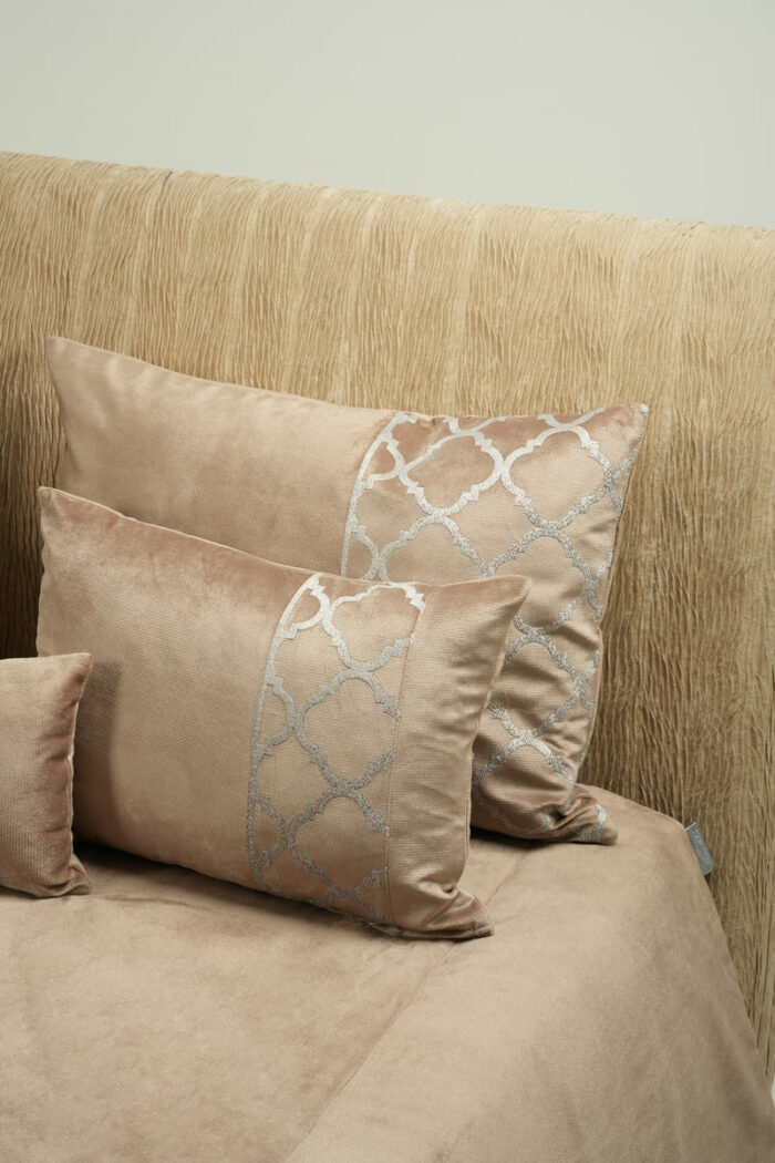Couvre-lit sérigraphié en marron - Motif gris – Image 4