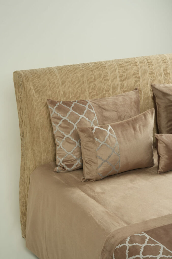 Couvre-lit sérigraphié en marron - Motif gris – Image 6