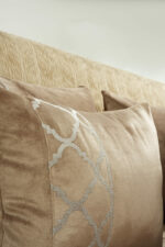 Couvre-lit sérigraphié en marron - Motif gris – Image 8