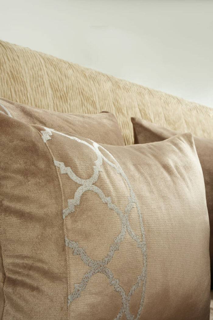 Couvre-lit sérigraphié en marron - Motif gris – Image 8