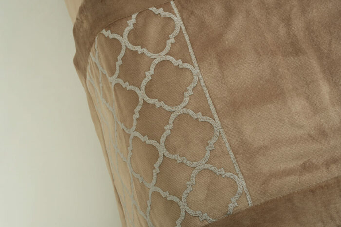 Couvre-lit sérigraphié en marron - Motif gris – Image 14