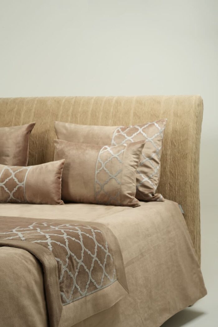 Couvre-lit sérigraphié en marron - Motif gris – Image 13