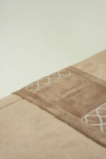Couvre-lit sérigraphié en marron - Motif gris – Image 2