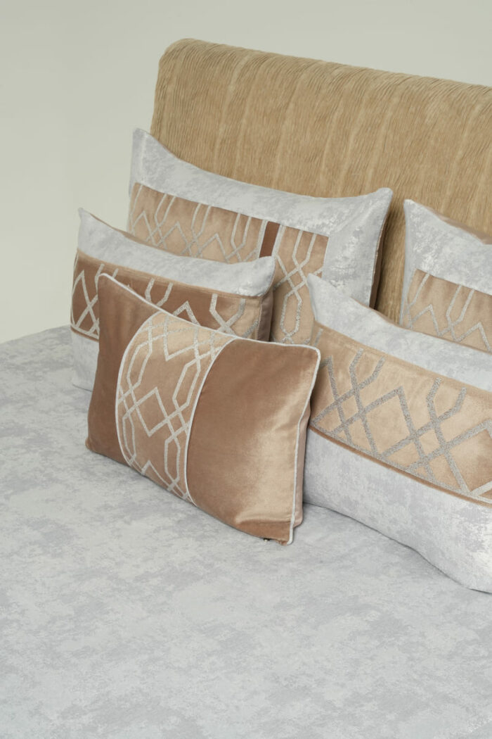 Couvre-lit sérigraphié en gris et marron - Motif gris – Image 3
