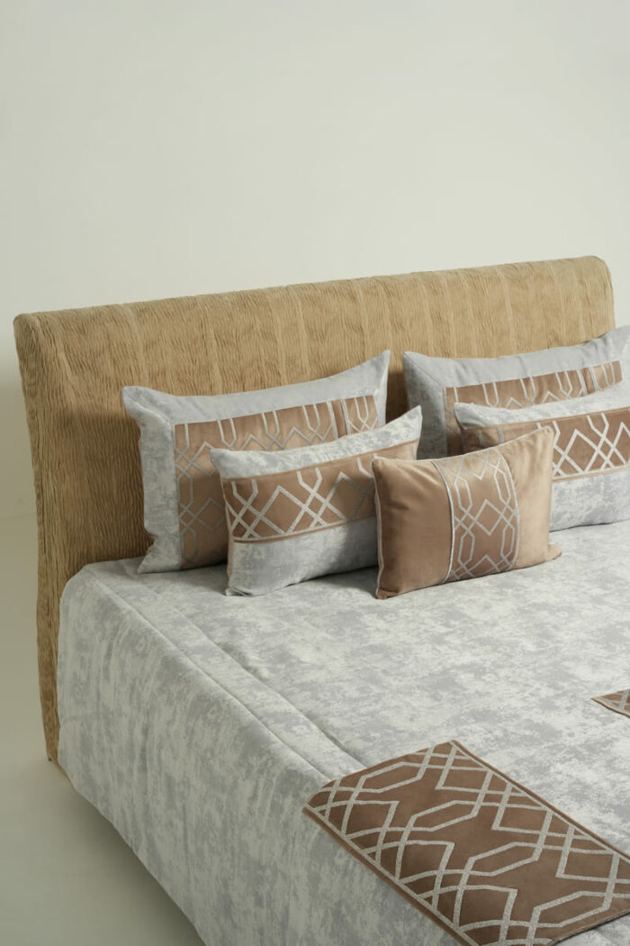 Couvre-lit sérigraphié en gris et marron - Motif gris – Image 13
