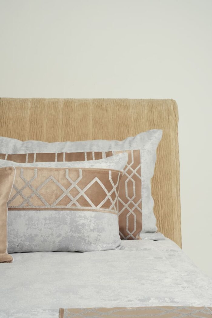 Couvre-lit sérigraphié en gris et marron - Motif gris – Image 9