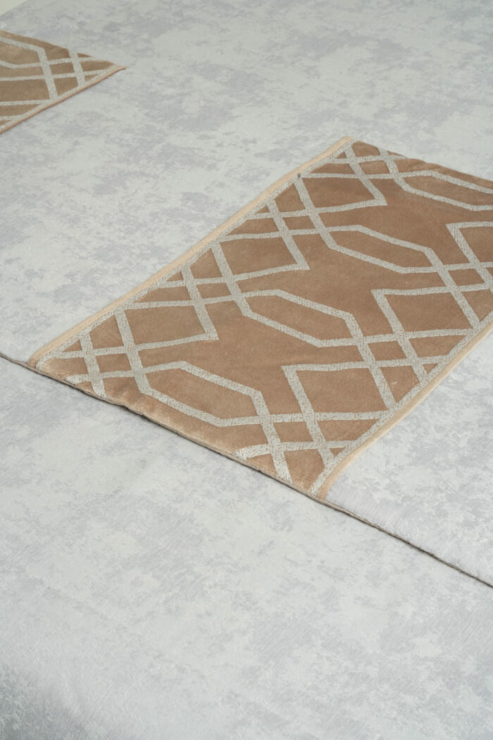 Couvre-lit sérigraphié en gris et marron - Motif gris – Image 10
